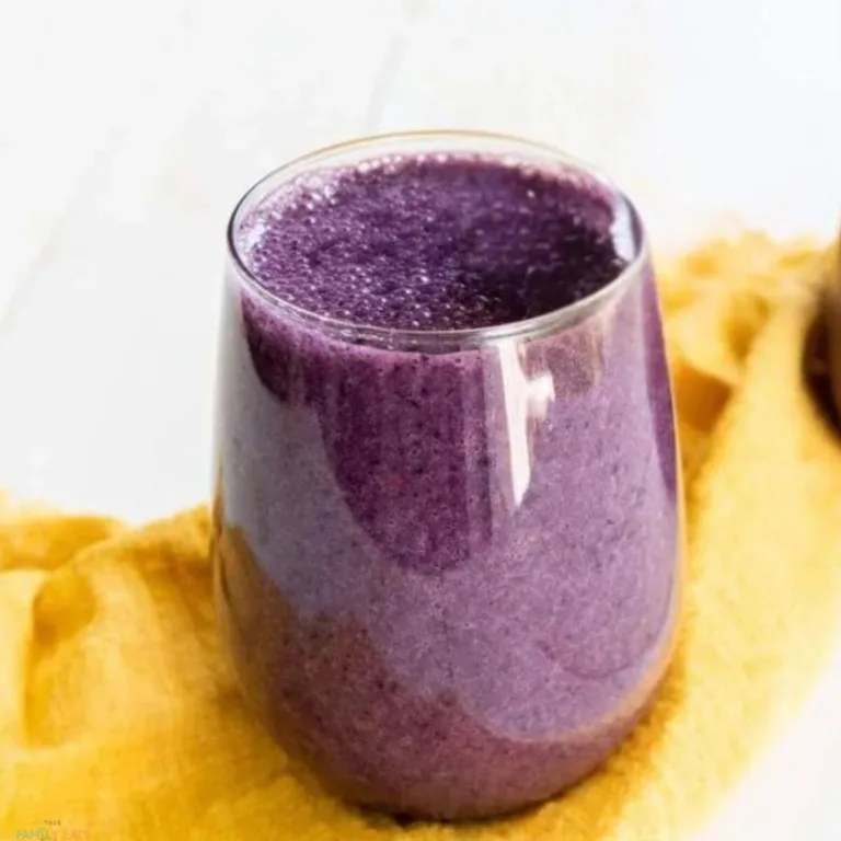 Berry Bliss Smoothie in a clear glass