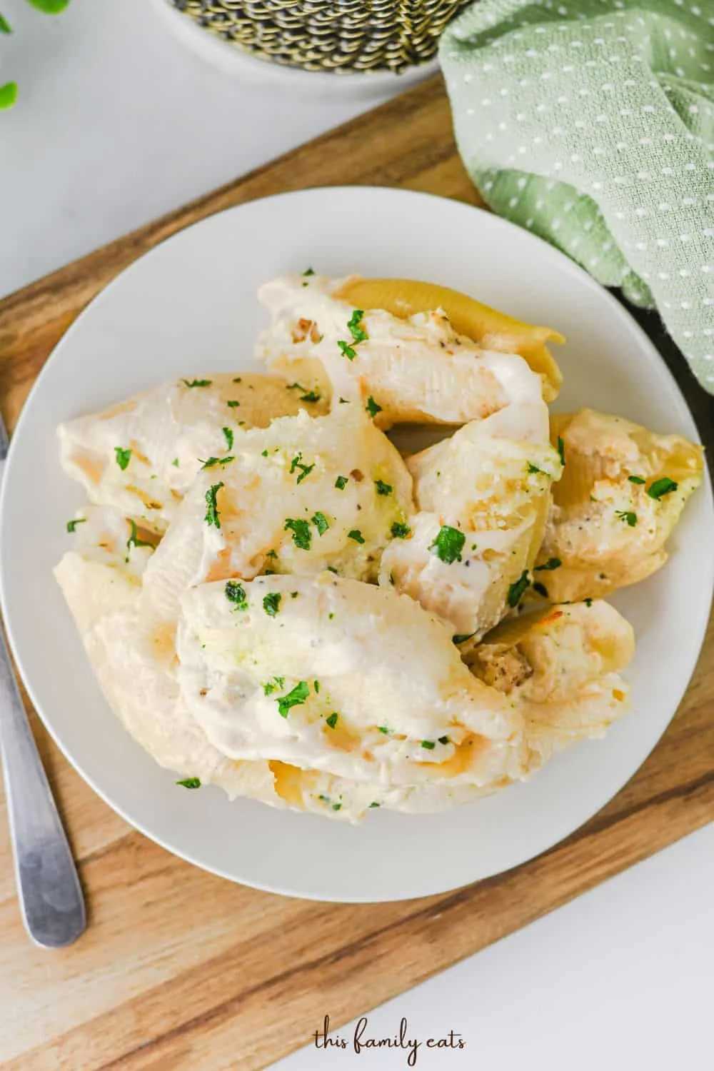 Alfredo Stuffed Shells with chicken served on a plate.